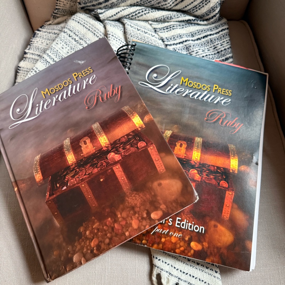 Mos Dos Press Literature Ruby Set